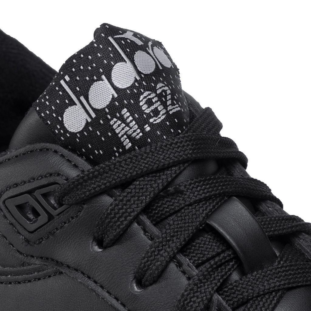 Кроссовки взрослые