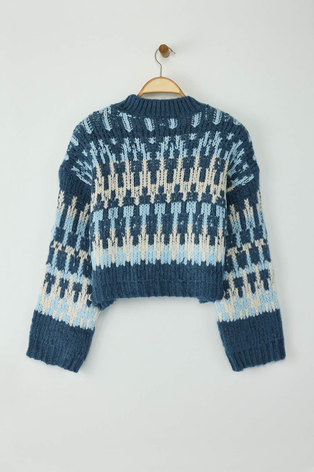 Mavi Yumusak Dokulu Etnik Desenli Kal?n Crop Triko Kazak TWOAW24KZ00688 - Trendyolmilla фото 7