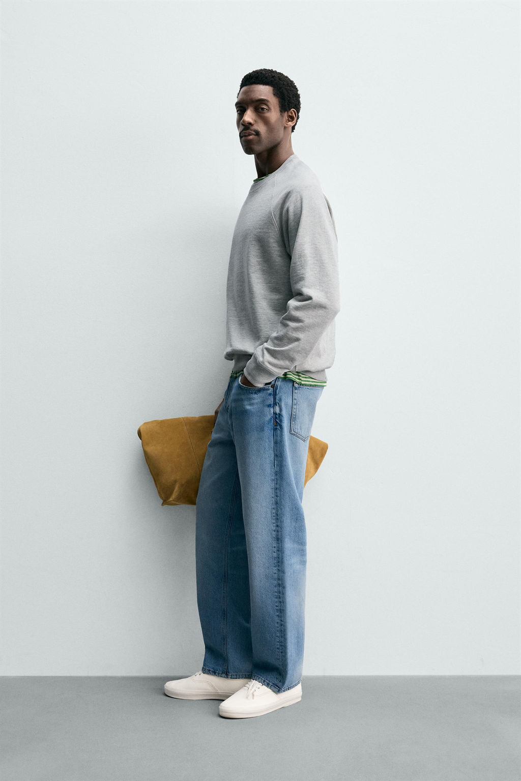 SUDADERA CREWNECK LAVADA B?SICA / Gris vigor? - Zara фото 4