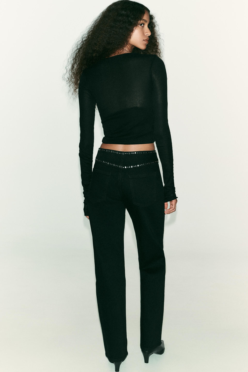 Z1975 HIGH-WAIST STRAIGHT LONG LENGTH JEANS WITH STUDS