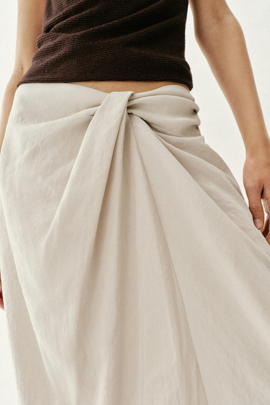 FALDA MIDI PAREO FRUNCES / Beige claro - Zara фото 4