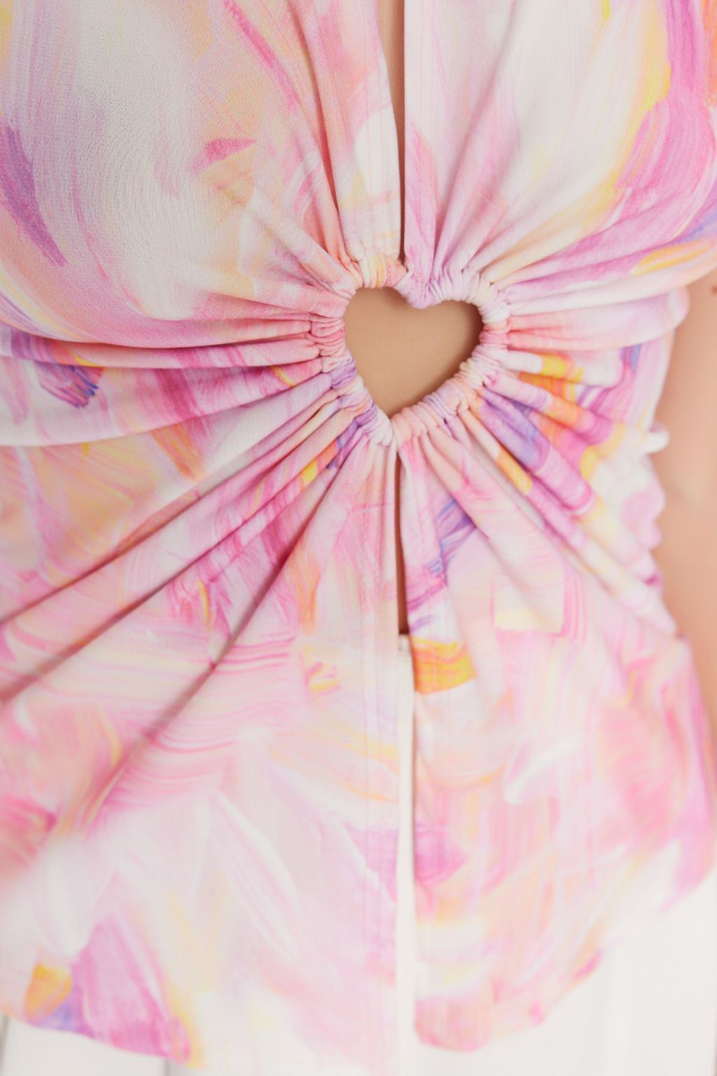 Trendyolmilla Cok Renkli Aksesuarl? Pencere/Cut Out Detayl? Bask?l? Orme Bluz TPRSS23BZ00007 фото 4