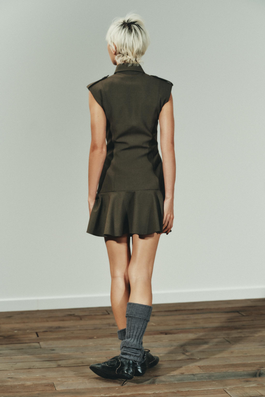 SHORT DRESS WITH SHOULDER PADS AND RUFFLES - Zara фото 4