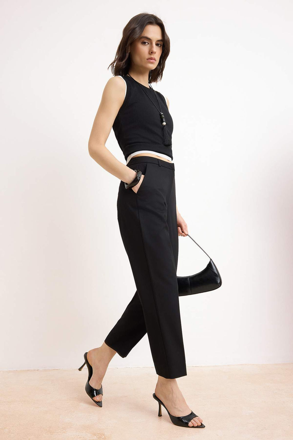 Siyah Premium Saten Yuzeyli Cigarette Kumas Pantolon TWOSS26PL00030