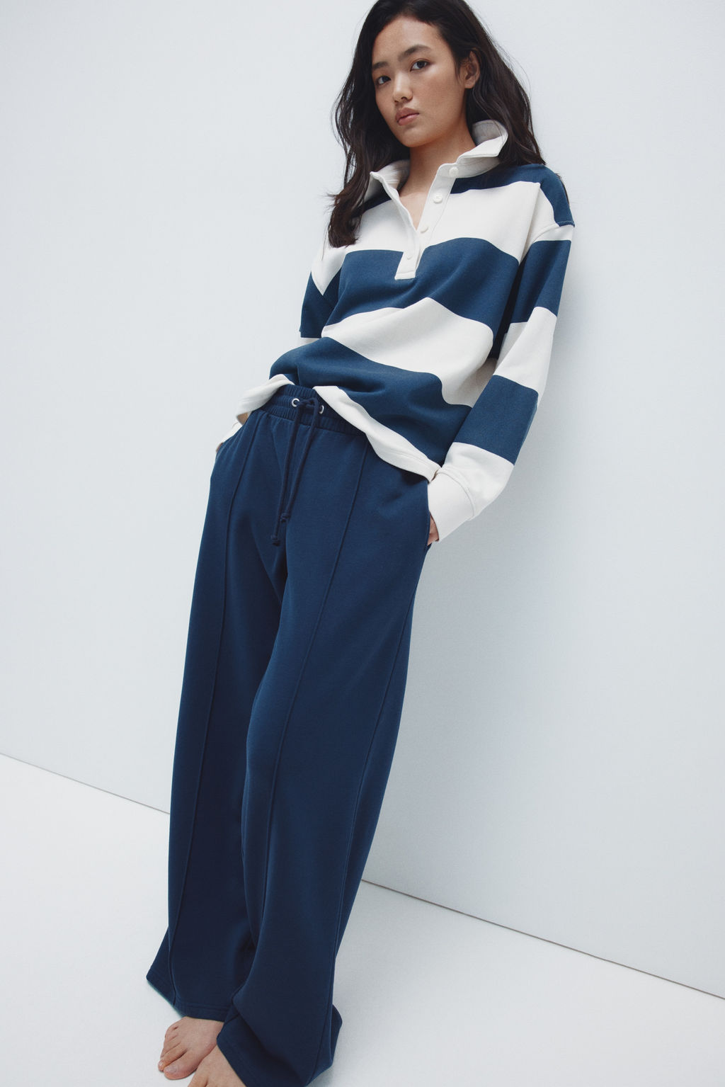 Pantal?n de ch?ndal amplio con raya - H&m фото 4