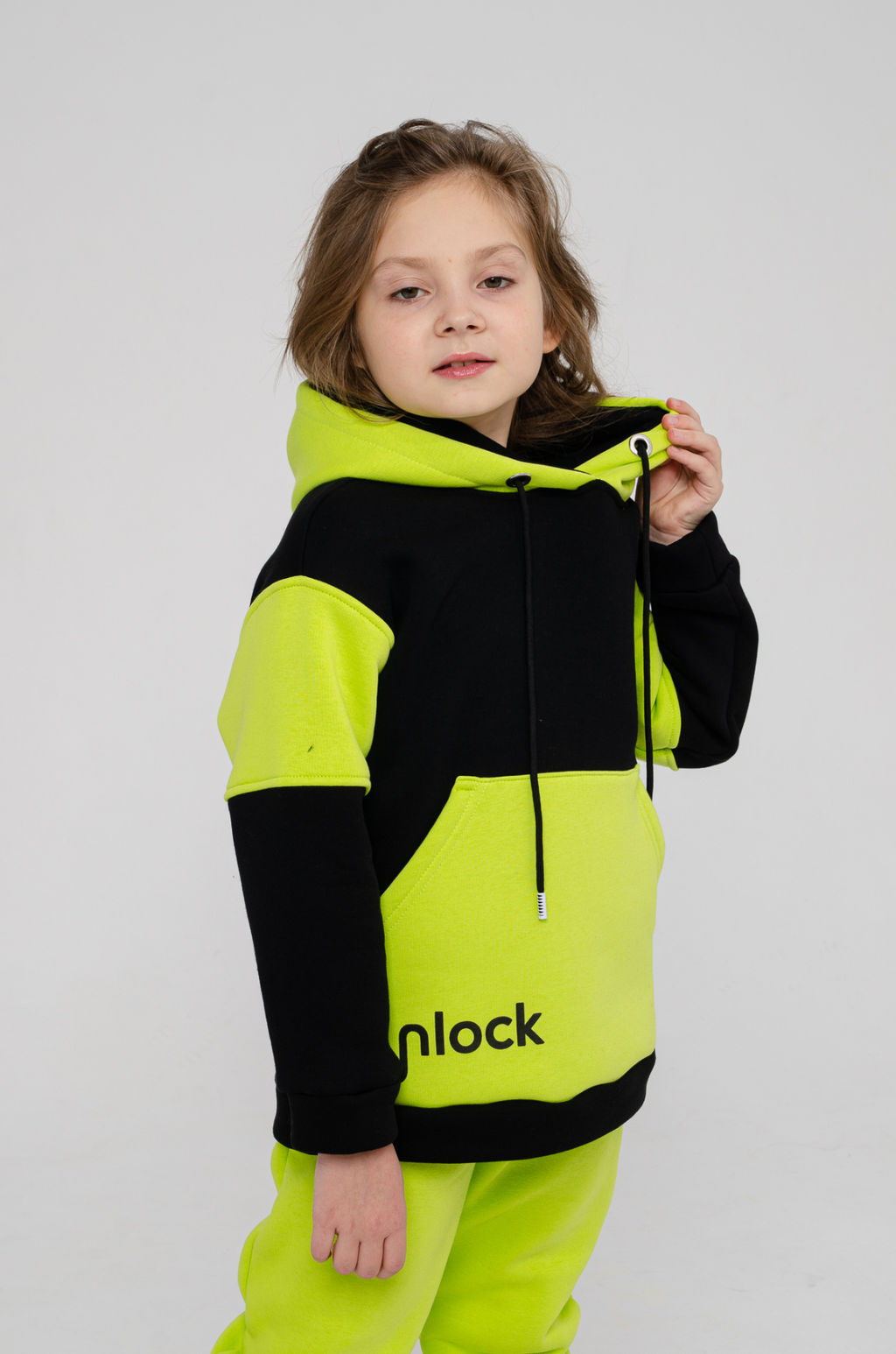 886Д Костюм детский "Черный/салатовый"