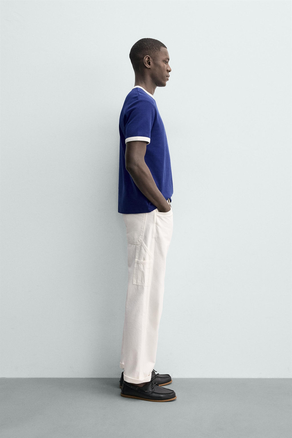 CAMISETA RIB CONTRASTE B?SICA / Azul / Blanco