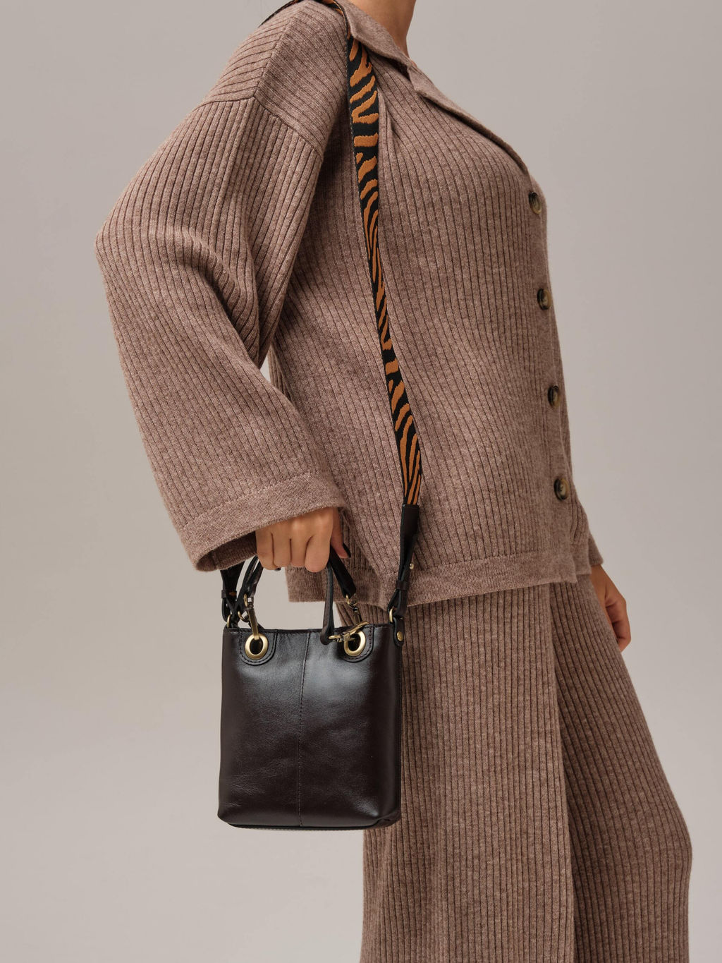 Сумка кожаная кросс-боди Deboro 30347 шоколад/фиджи