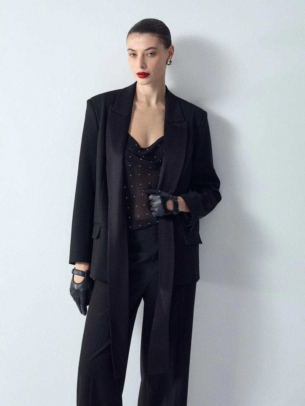 EMKA // Жакет-смокинг с атласной отделкой  фото 4