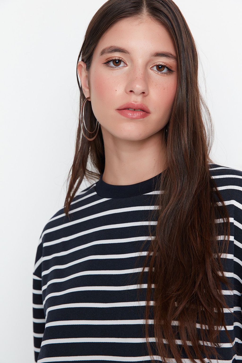 Lacivert Cizgili Oversize/Genis Kesim Bisiklet Yaka Ince Orme Sweatshirt TWOAW23SW00326