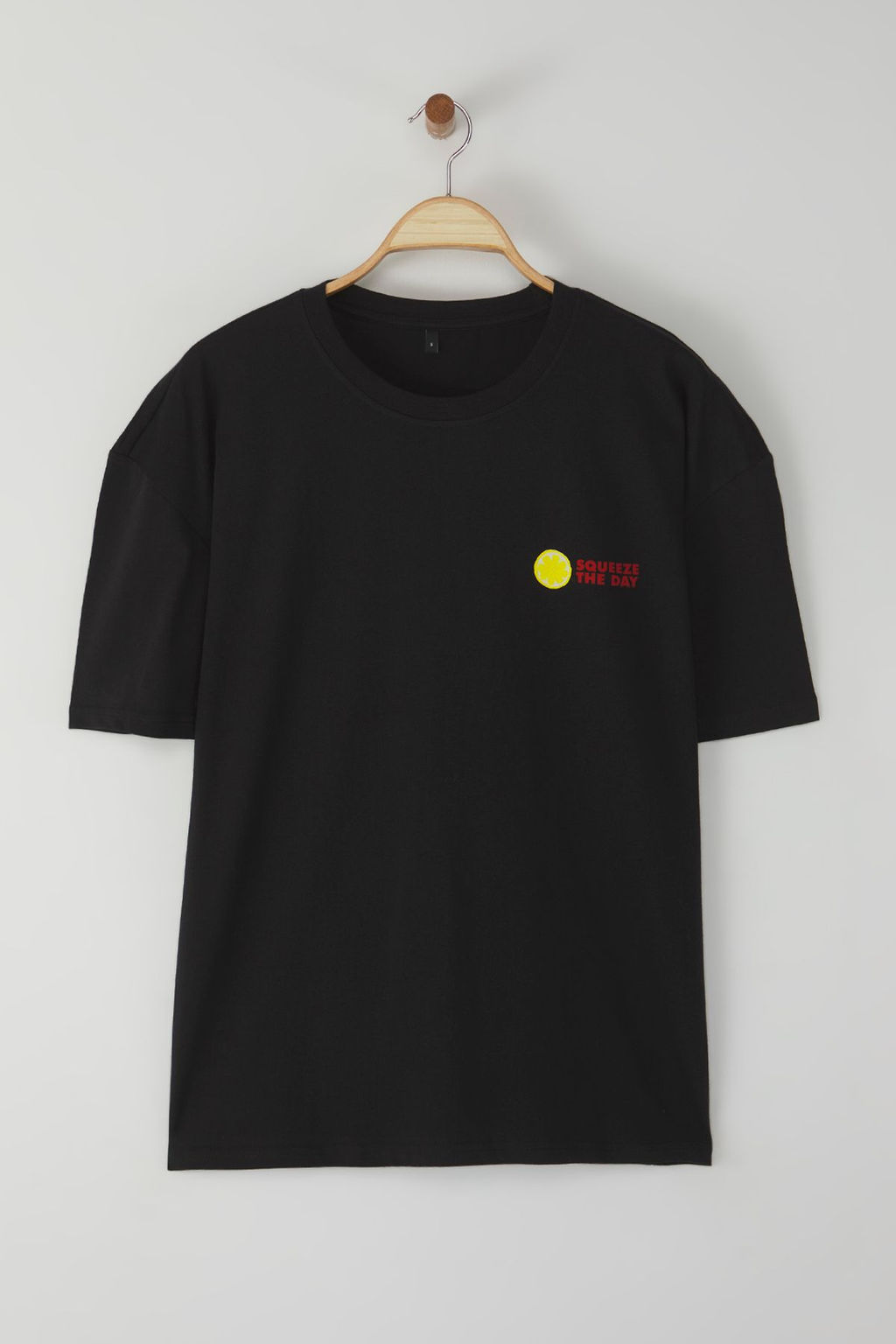 Siyah Oversize/Genis Kesim Limon Bask?l? %100 Pamuk T-Shirt TMNSS23TS00089