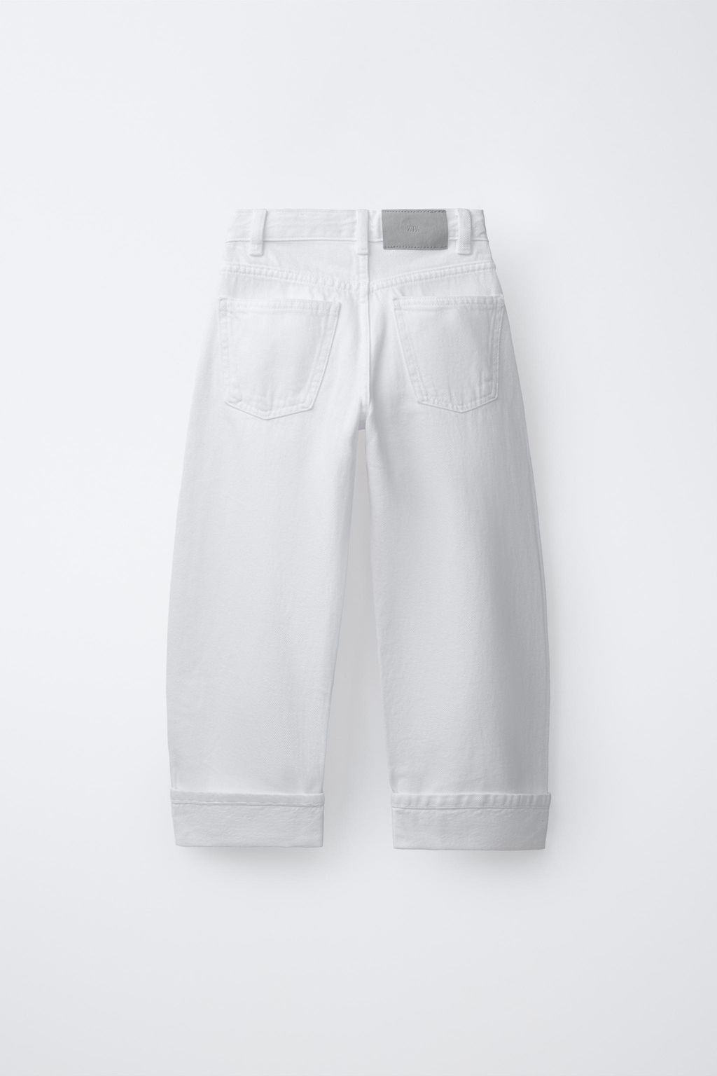 JEANS BARREL BAJO VUELTA / Blanco