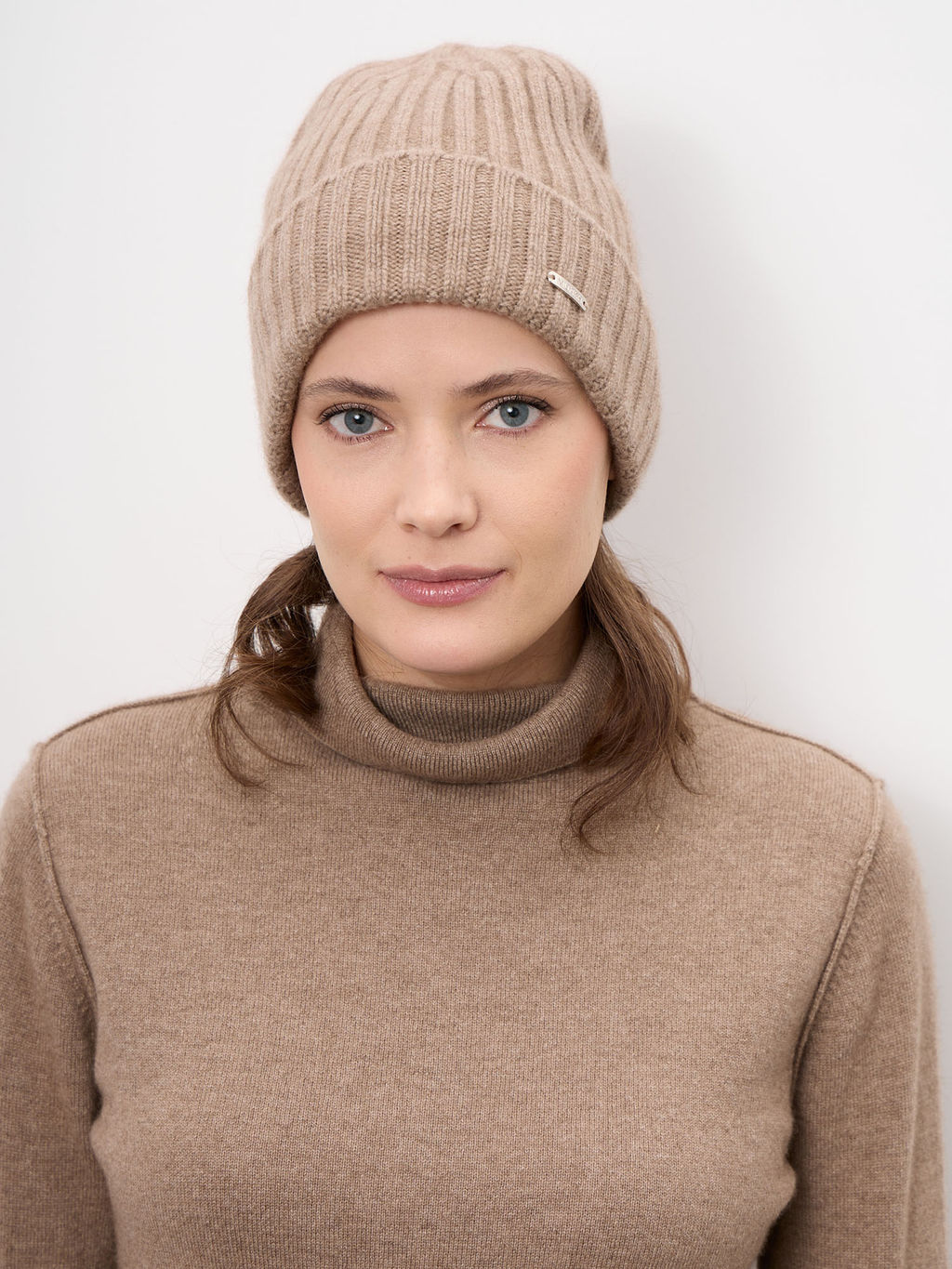 Шапка из кашемира 04336 капучино