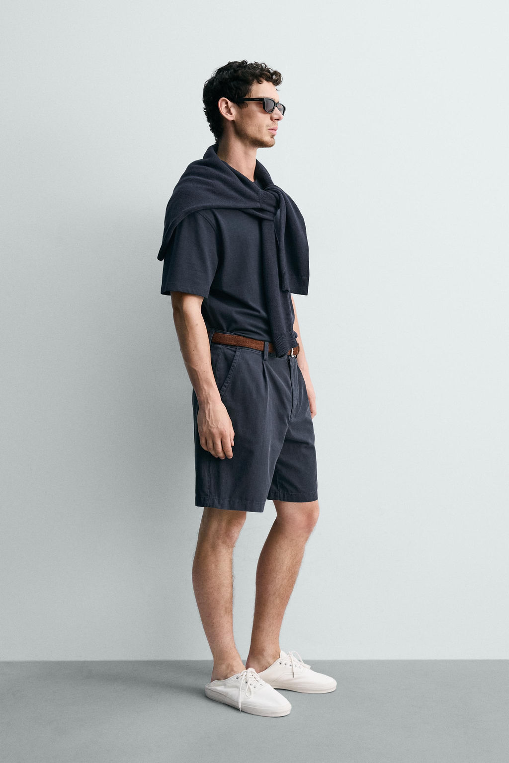 BERMUDA REGULAR FIT PLIEGUES / Marino