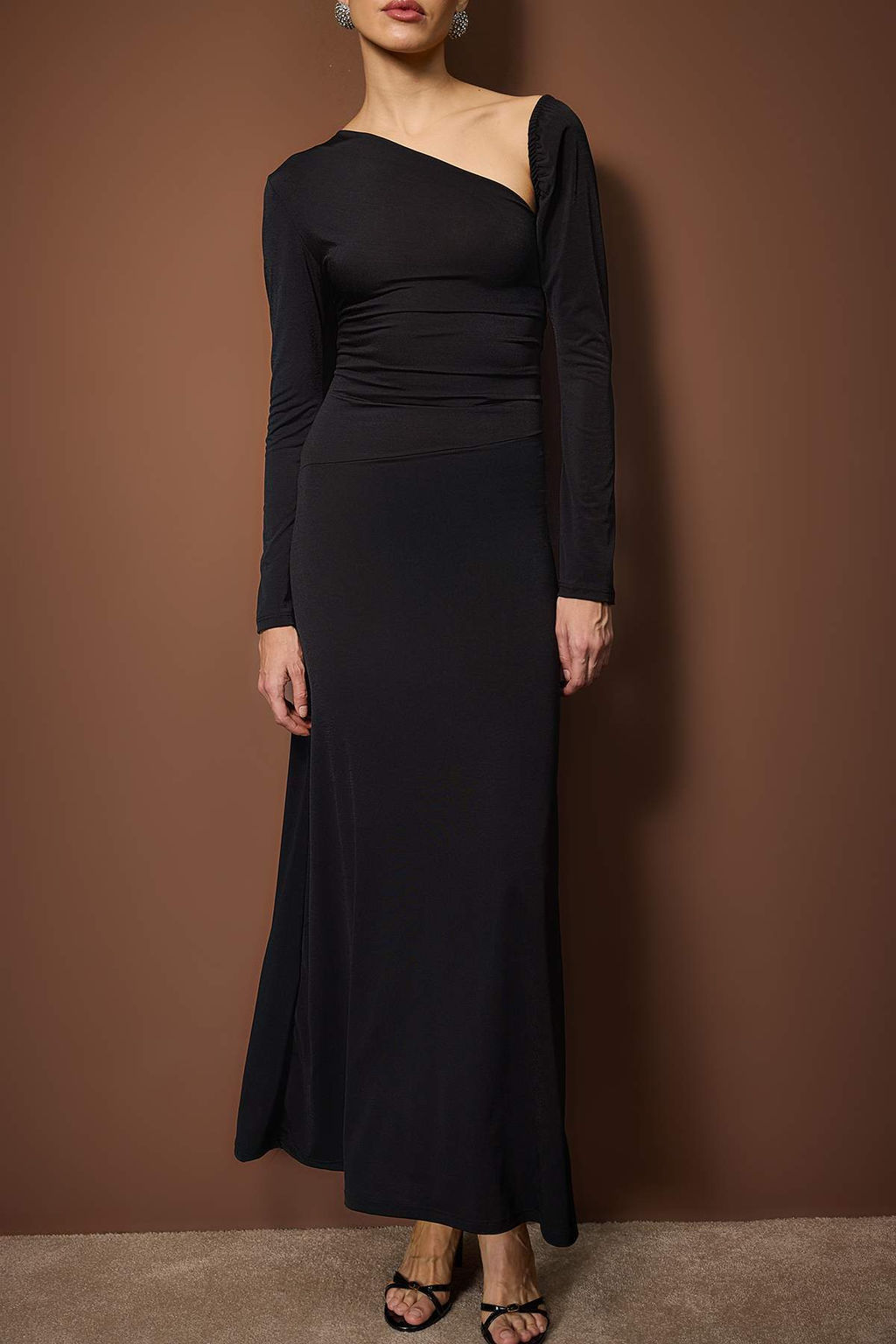 Siyah Orme Maxi Abiye & Mezuniyet Y?lbas? Elbisesi TPRAW26AE00019