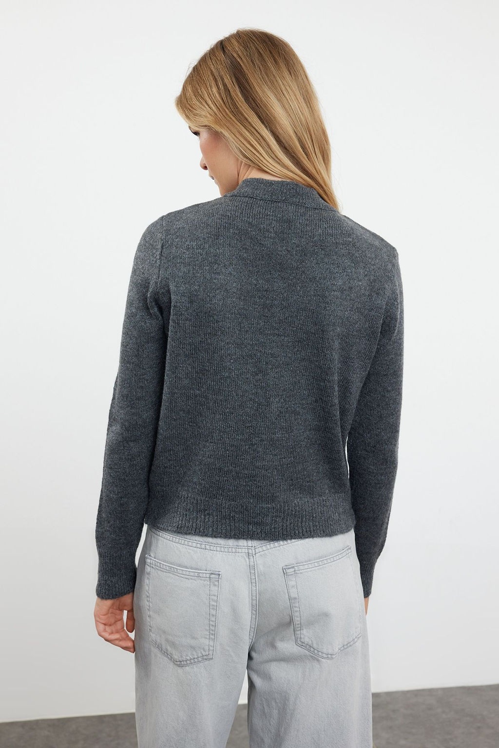 Antrasit Yumusak Dokulu Mucevher Dugmeli Ceket Gorunumlu Triko H?rka TWOAW22HI0044