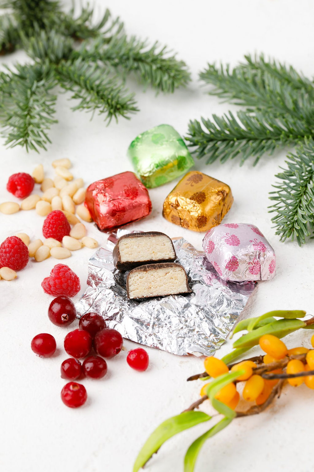 Кедровый марципан Ассорти / классика,клюква,малина,облепиха / 600 г / шоу-бокс / ТМ Сибирский кедр