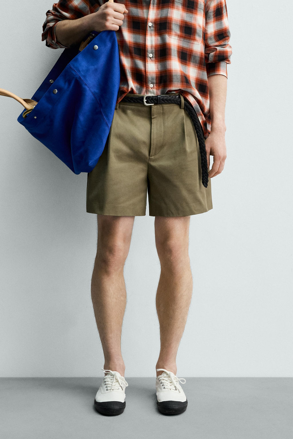 BERMUDA CORTA PLIEGUES AARON LEVINE X ZARA / KAKI OSCURO