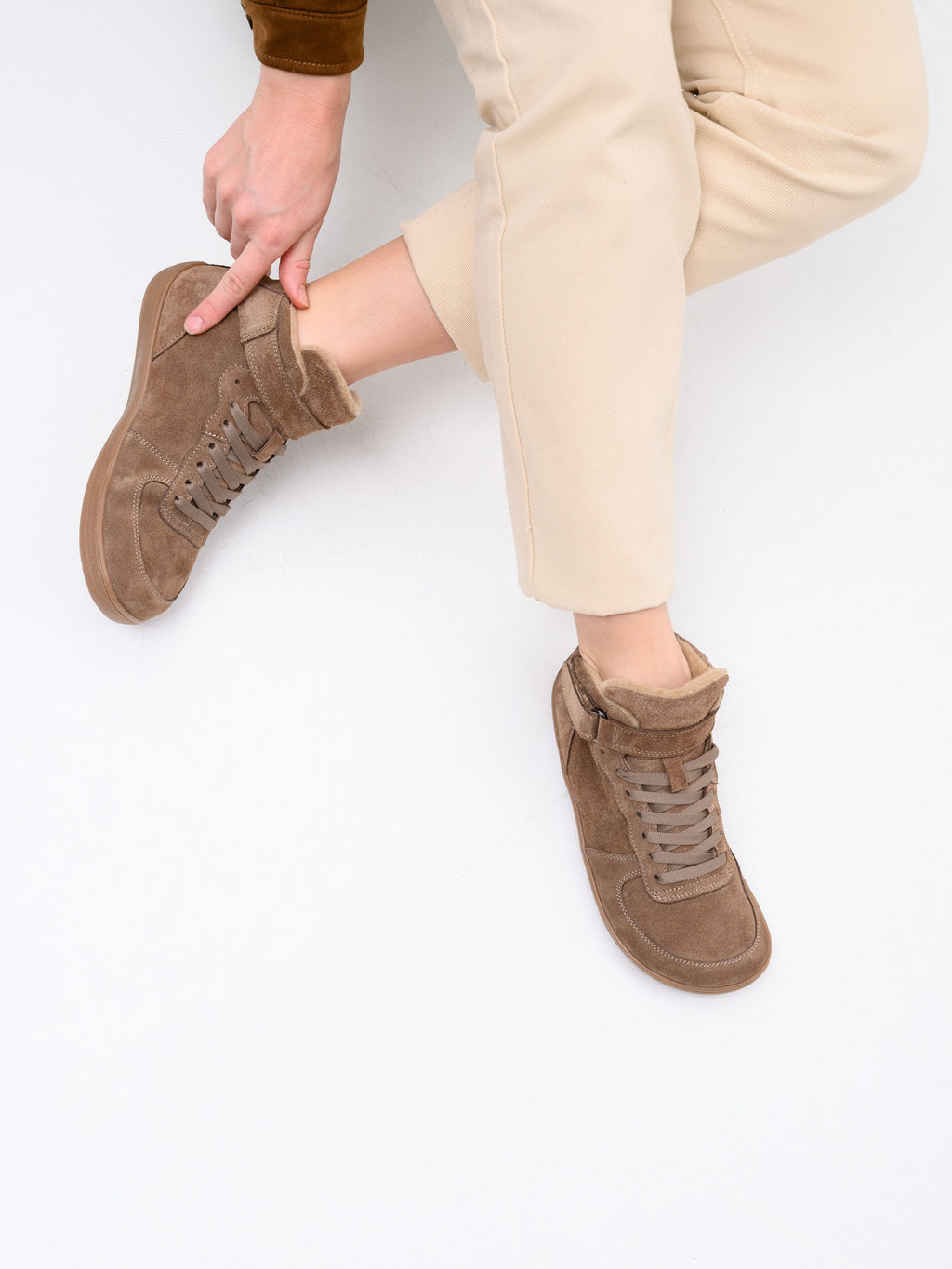 Кеды босоногие женские демисезонные 211.NATAbr.Серо-коричневая замша/Байка