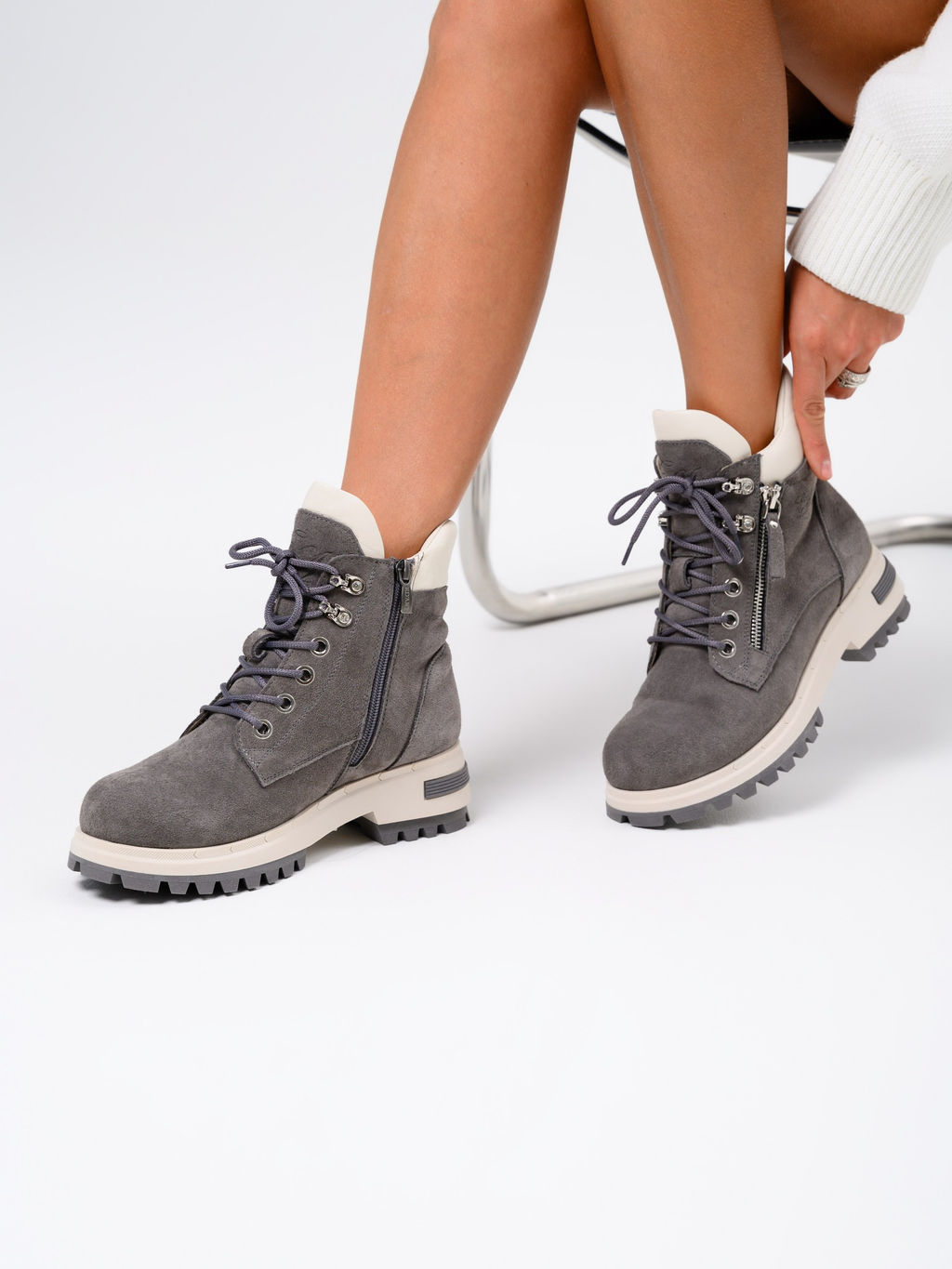 Ботинки 261.uno9gr.Серый замок замша+бежевый/байка