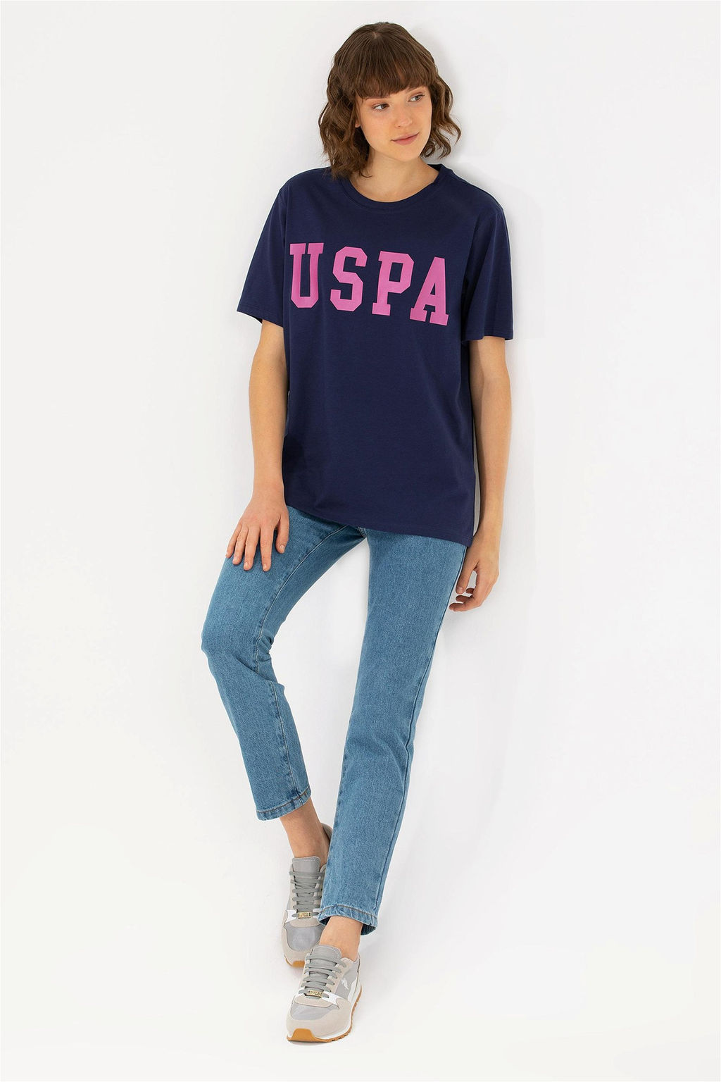 Женская базовая футболка темно-синего цвета с круглым вырезом Неожиданная скидка в корзине