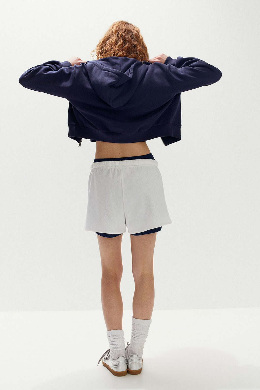 Chaqueta sudadera cropped con capucha y cremallera - H&m фото 4