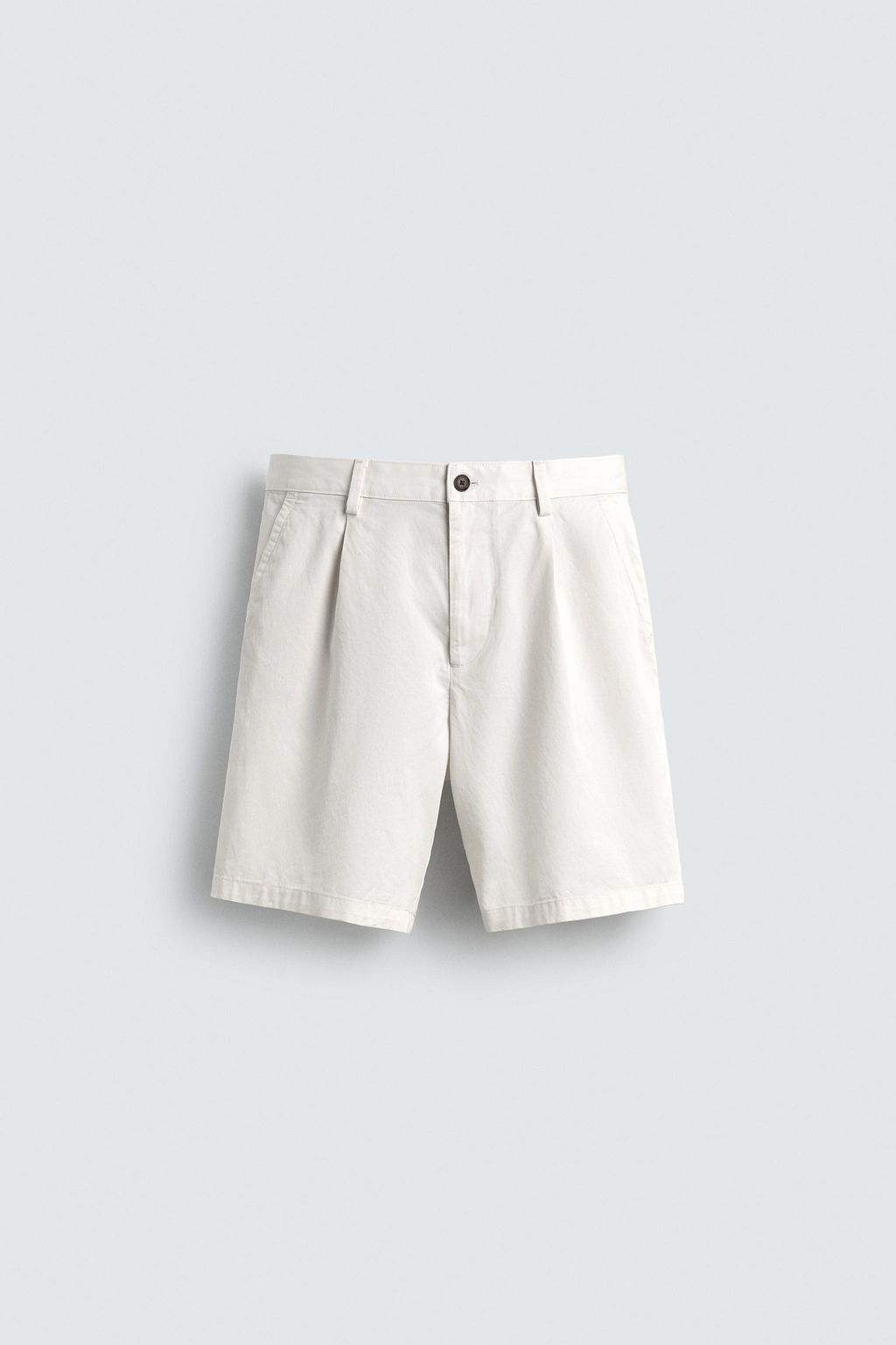 BERMUDA REGULAR FIT PLIEGUES / Blanco roto