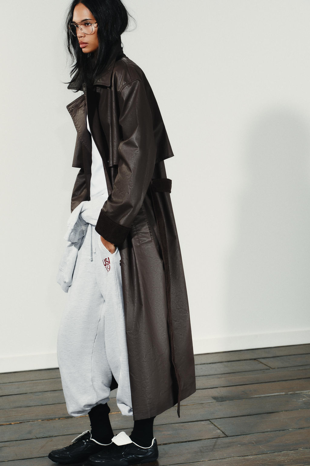 LONG WAXED TRENCH COAT WITH CORDUROY CUFFS - Zara фото 4