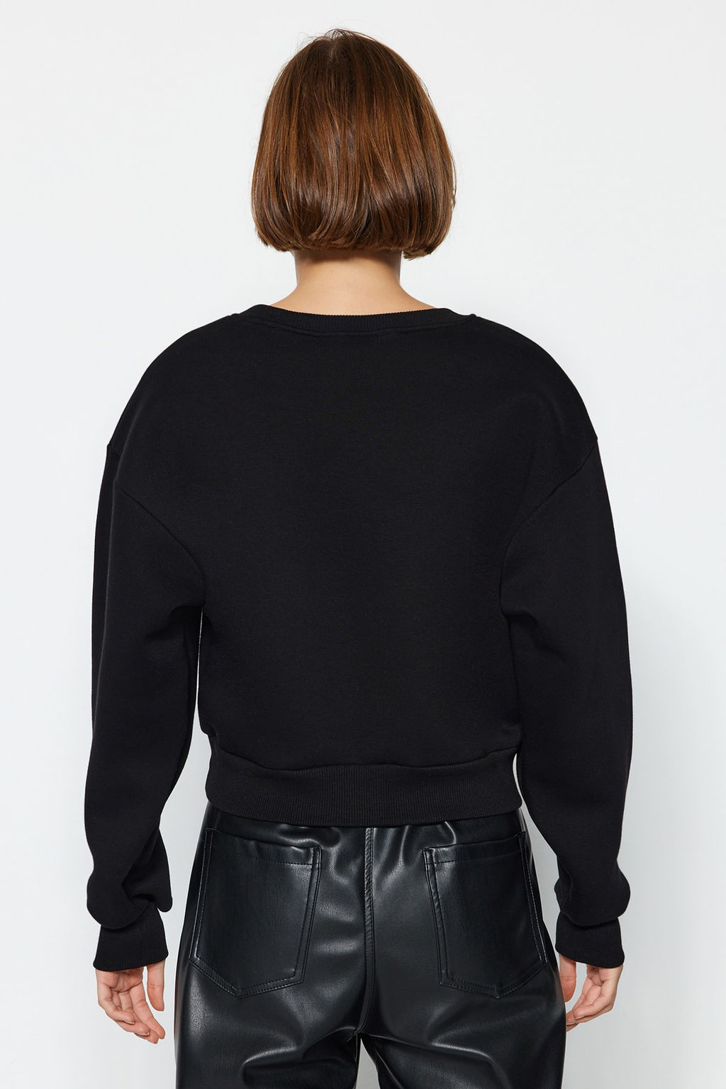 TRENDYOLMILLA Siyah Rahat Kesim Crop Basic Bisiklet Yaka Kal?n Ici polarl? Orme Sweatshirt TWOAW24SW00147  фото 5