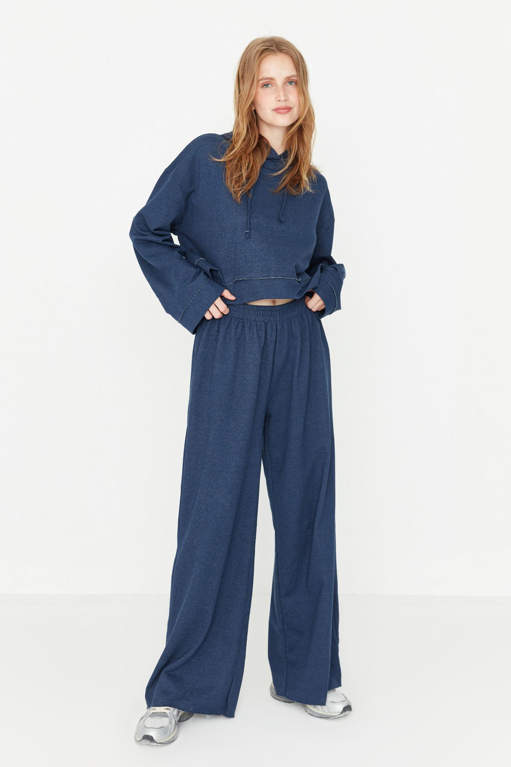 Trendyolmilla Lacivert Kapusonlu Genis Kal?p Orme Pijama Tak?m? TWOSS21EM0026