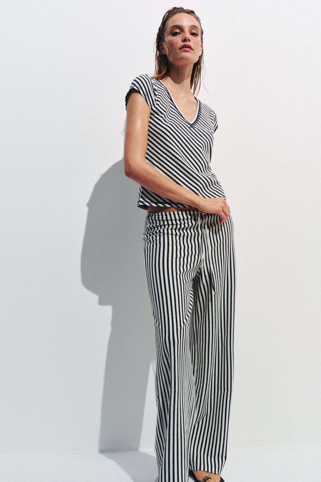 CAMISETA RAYAS CON LINO / Crudo / Marino