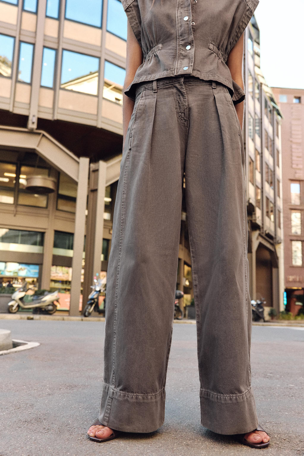 JEANS Z1975 WIDE LEG TIRO MEDIO PINZAS / Marr?n vigor? - Zara фото 4