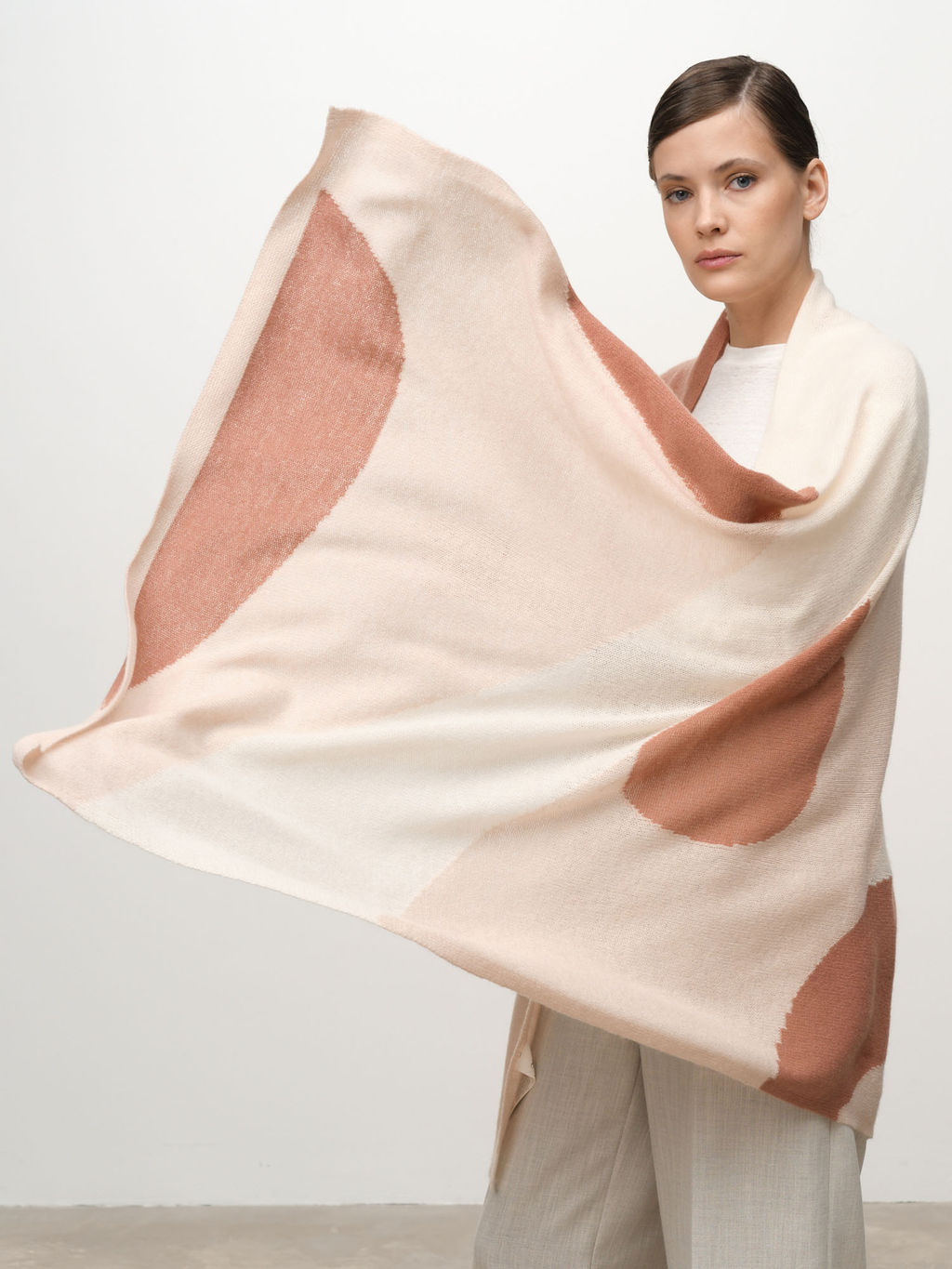 Палантин из кашемира 09043 жасмин-белый