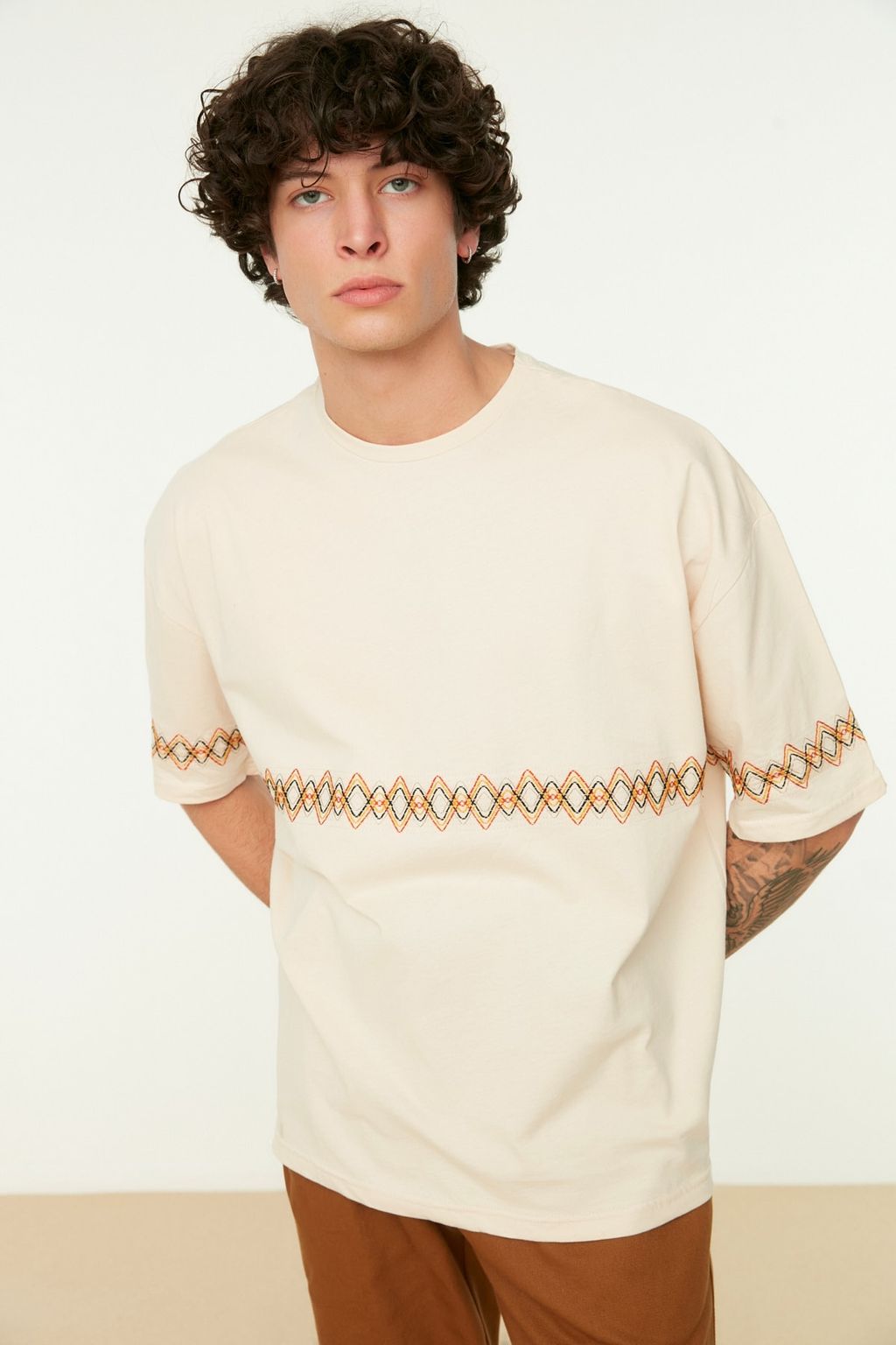 TRENDYOL MAN Tas Oversize/Genis Kesim K?sa Kollu Islemeli %100 Pamuklu T-Shirt TMNSS21TS1889 - Trendyolmilla фото 15