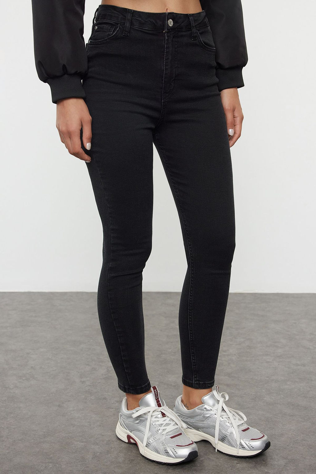 TRENDYOLMILLA Siyah Yuksek Bel Skinny Jeans TWOAW25JE00129