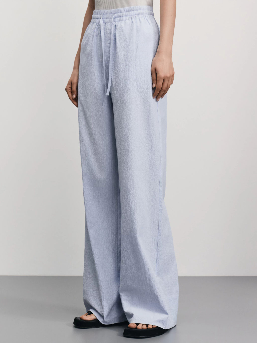 Широкие брюки из фактурного хлопка / Zarina  фото 3