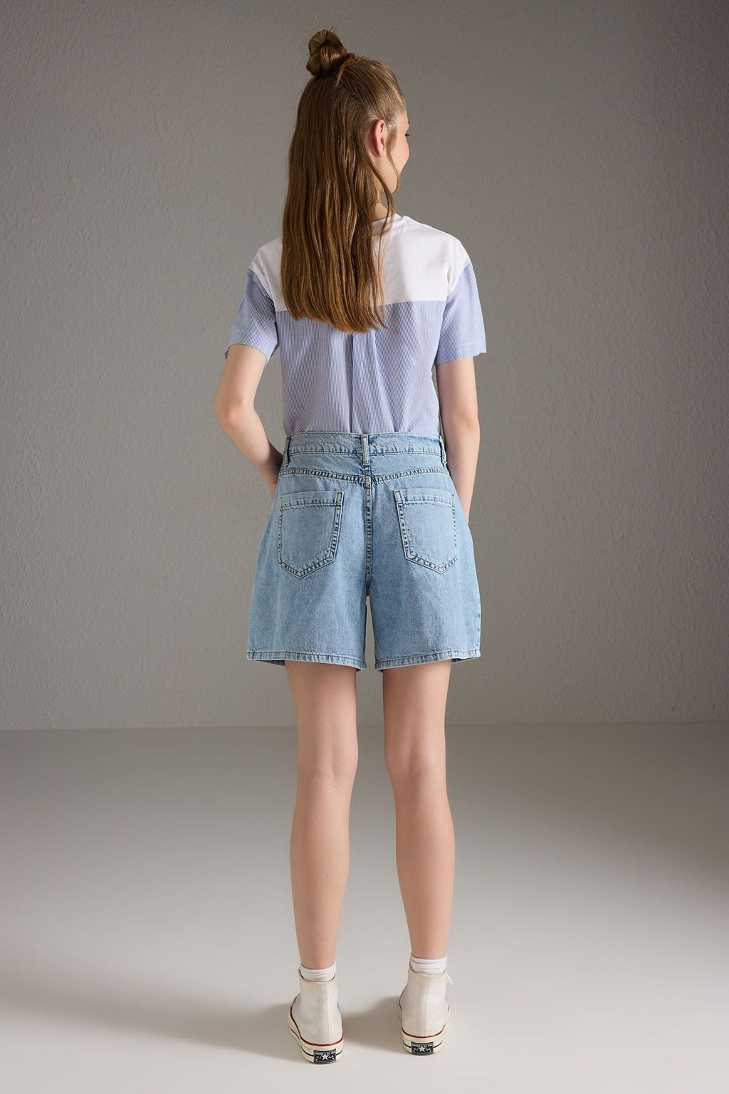 Trendyolmilla Mavi Yuksek Bel Pileli Denim Bermuda TWOSS25SR00179  фото 4