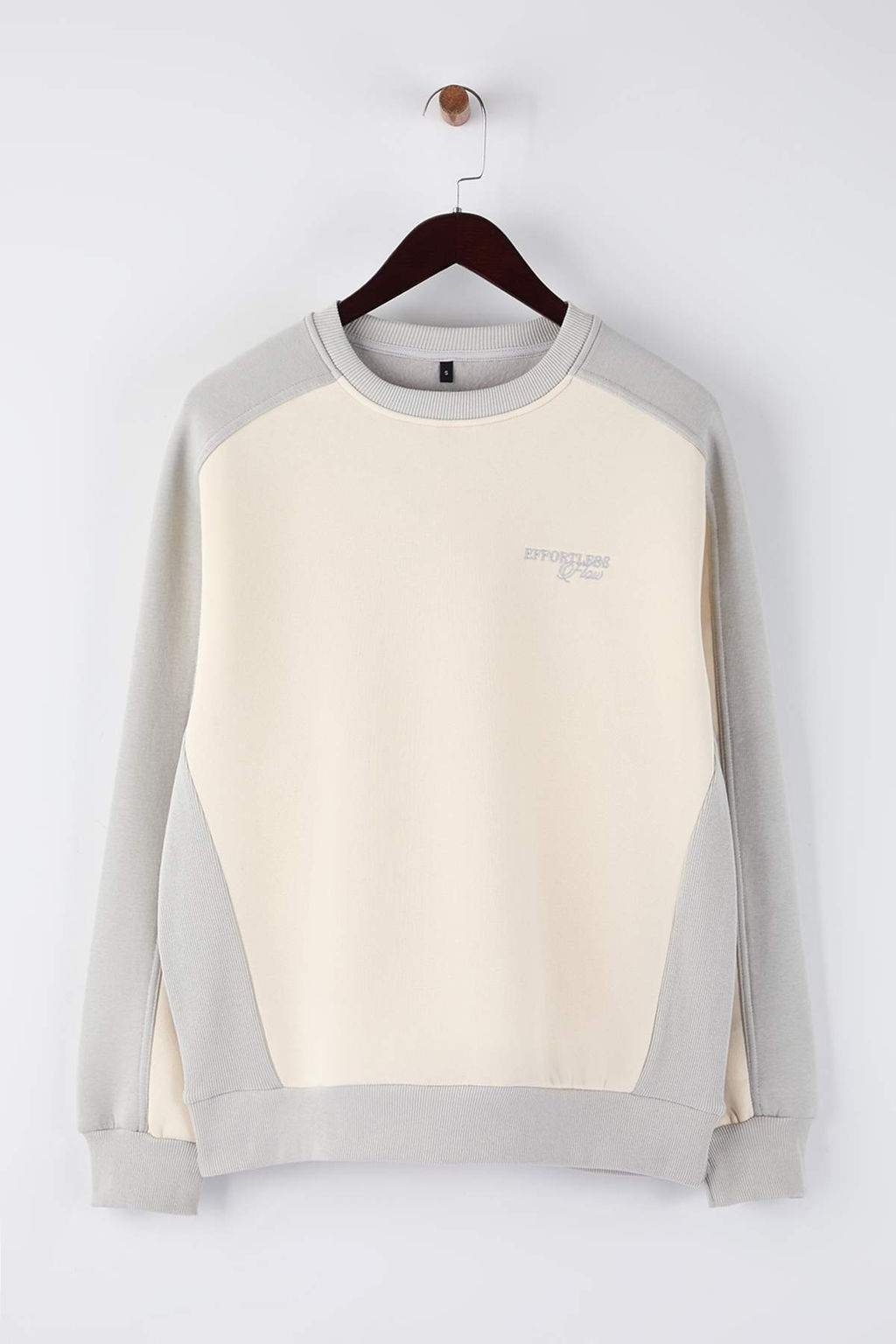 Gri-Ekru Un?sex Yeni Oversize/Genis Kesim Yaz? Nak?sl? Kal?n Ici Polarl? Sweatshirt TMNAW26SW00023 - Trendyolmilla фото 5