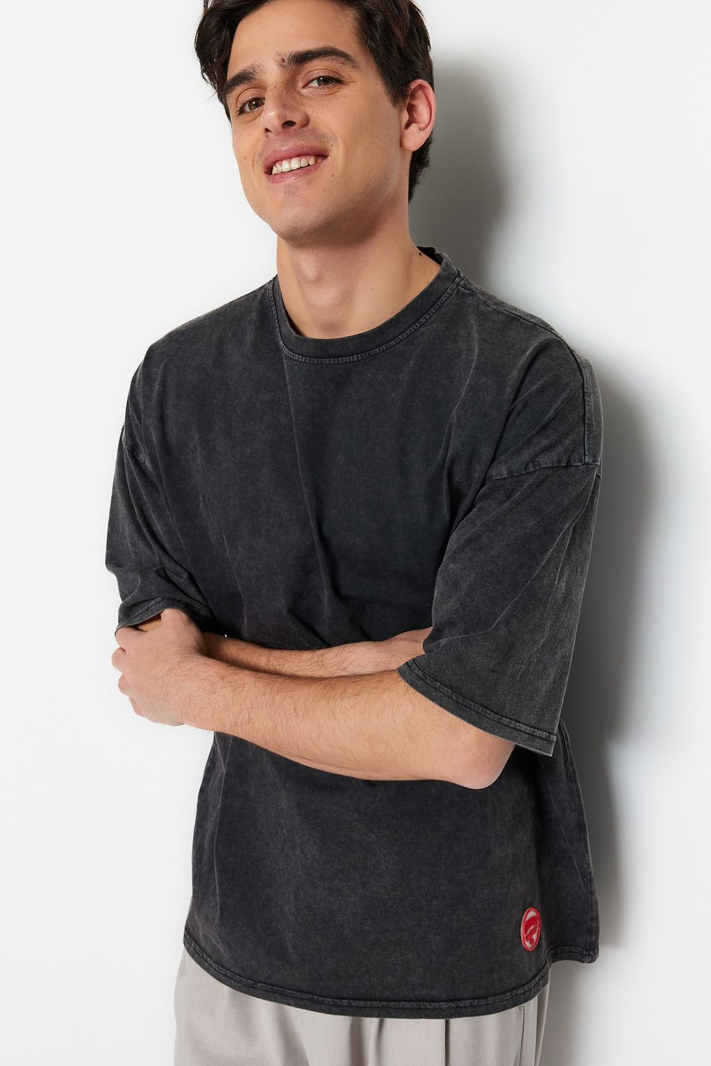 Antrasit Oversize/Genis Kesim Soluk Efektli %100 Pamuklu T-Shirt TMNSS23TS00153