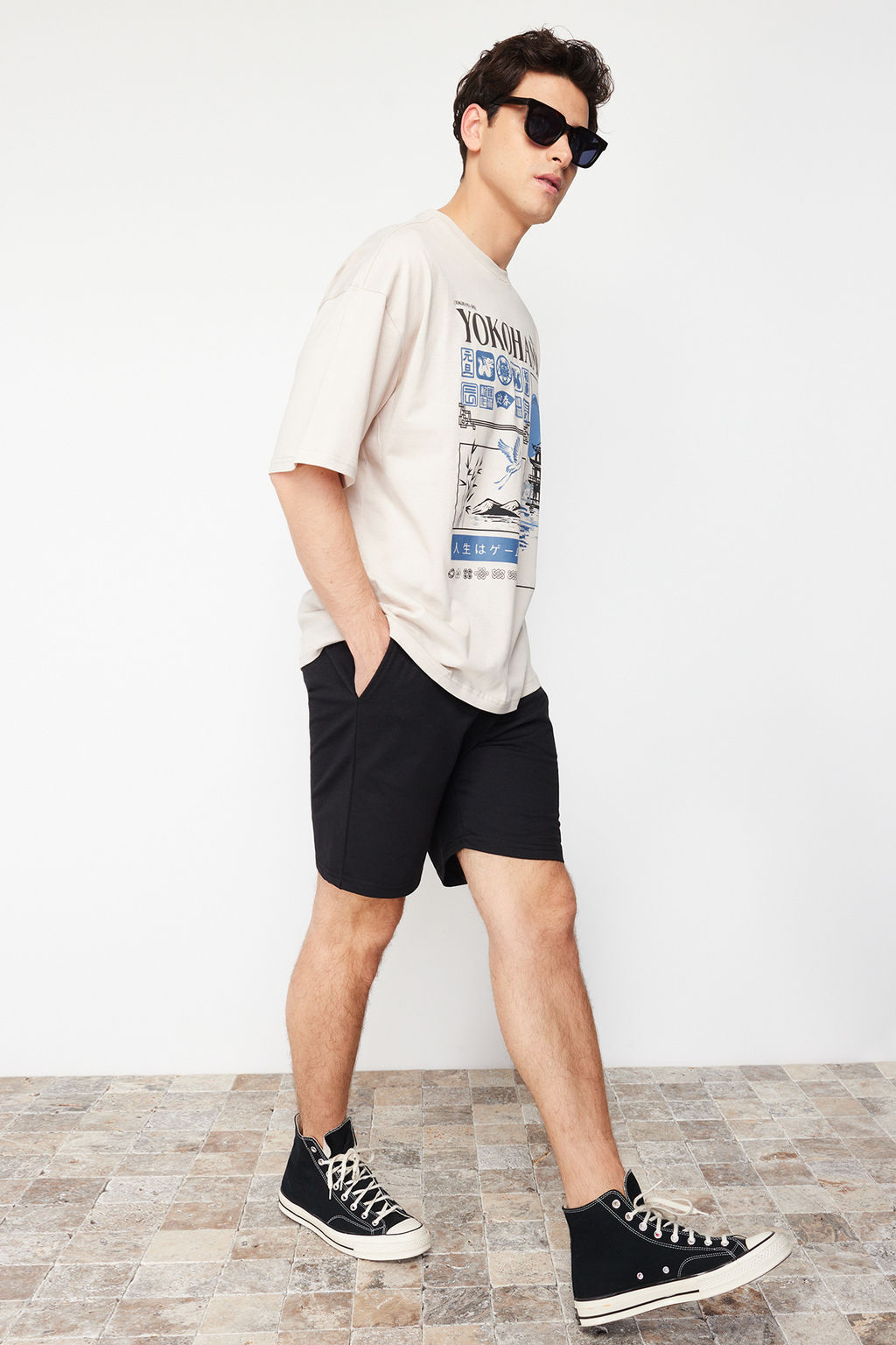 Siyah Regular/Normal Kesim Etiket Aplikeli Pamuklu Sort TMNSS23SR00079