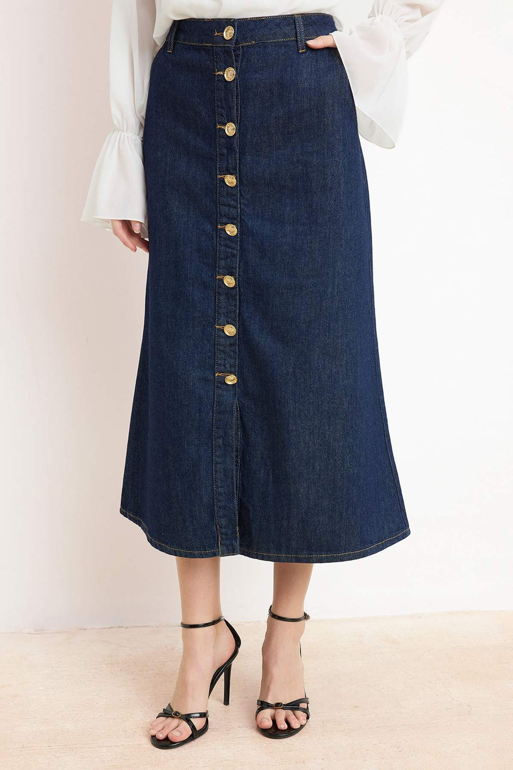 Koyu Mavi Dugme Detayl? Midi Denim Etek TWOSS26ET00004 - Trendyolmilla фото 5