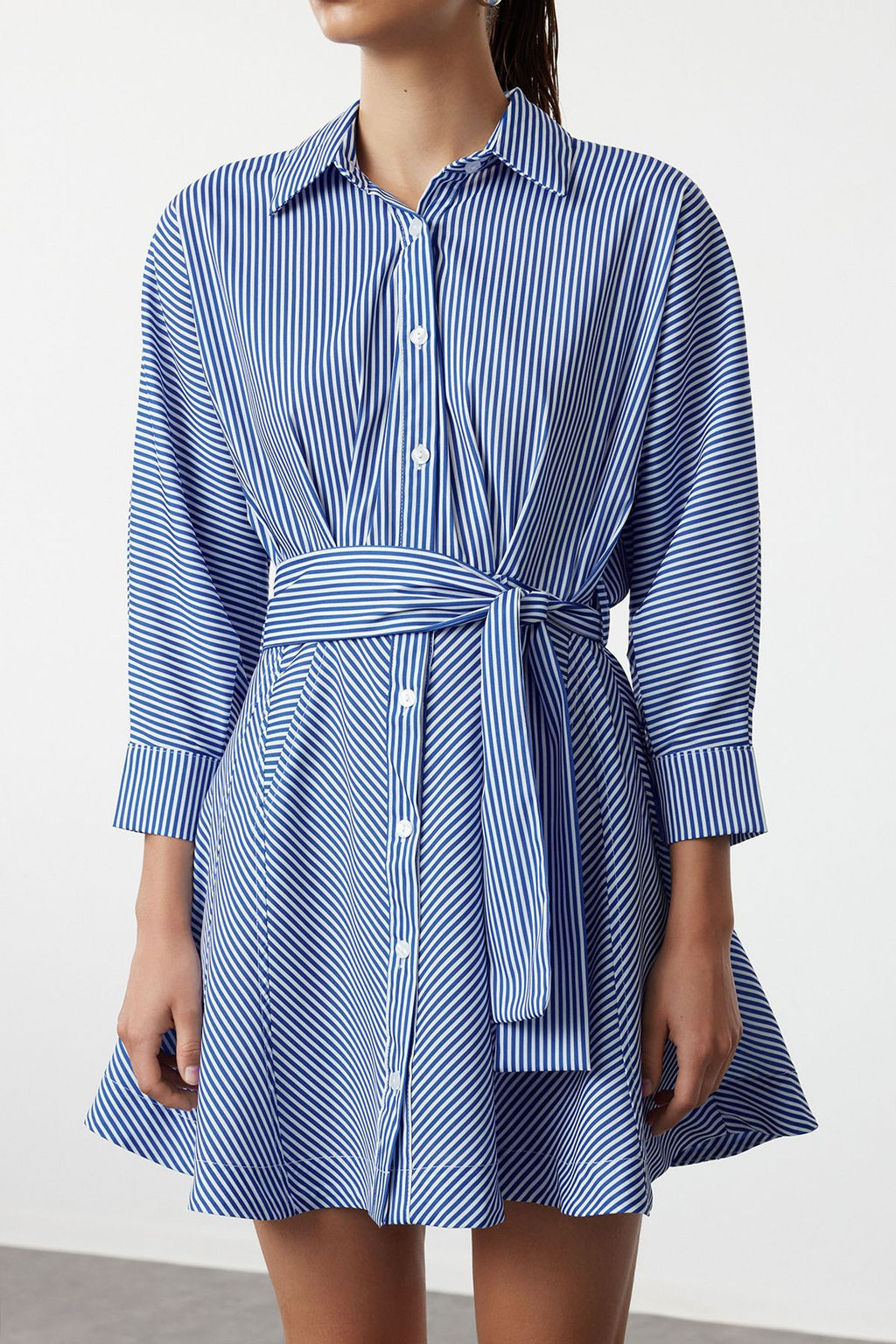 TRENDYOLMILLA Mavi Kusakl? Cizgili Mini Dokuma Gomlek Elbise TWOAW25EL00154  фото 8