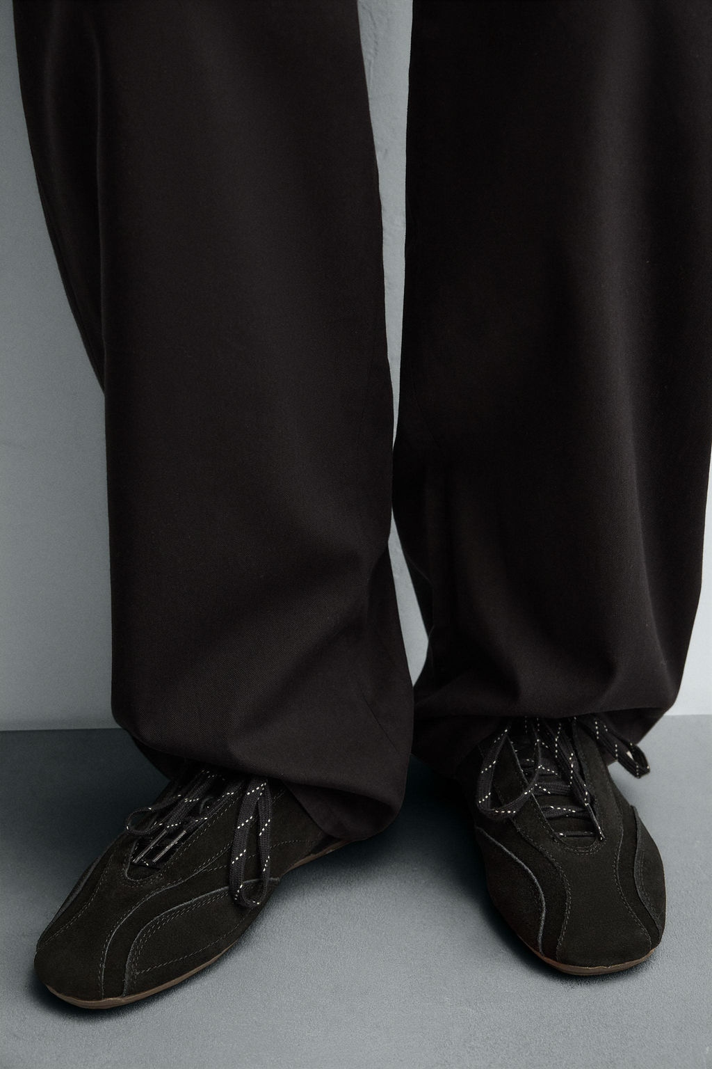 ULTRA-THIN SOLE LEATHER TRAINERS