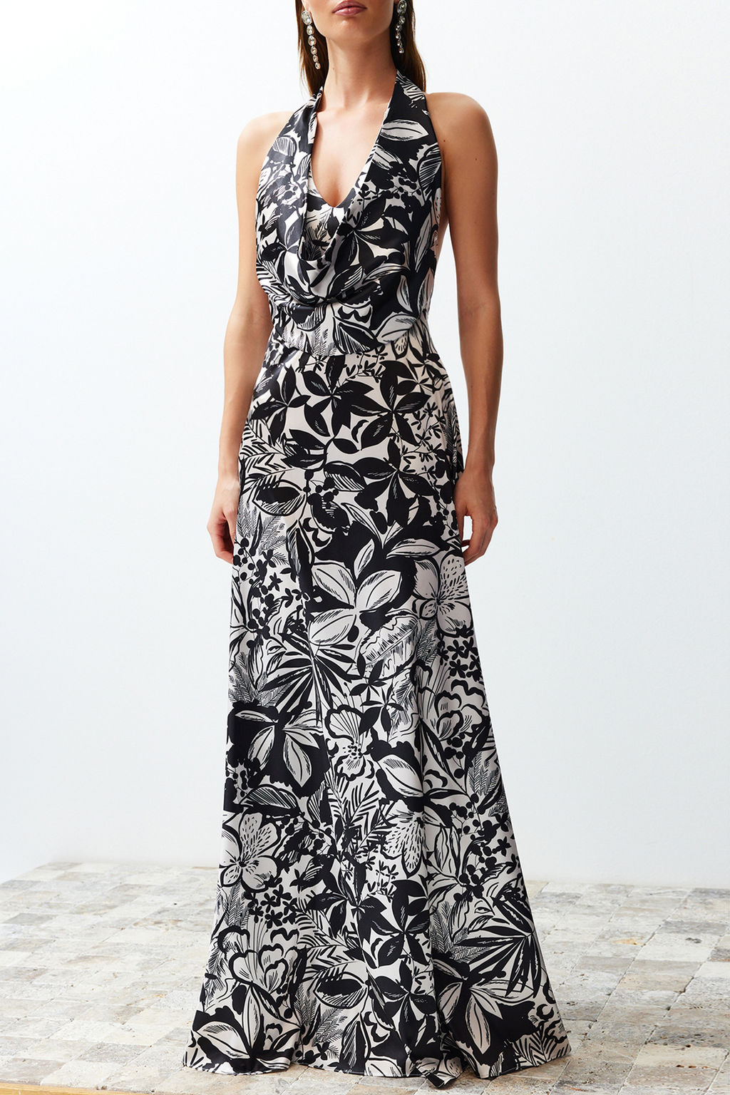 Cok Renkli Cicek Desenli Degaje Yaka Dokuma Saten Uzun Gece Abiye Elbise TPRSS24AE00002 - Trendyolmilla фото 4