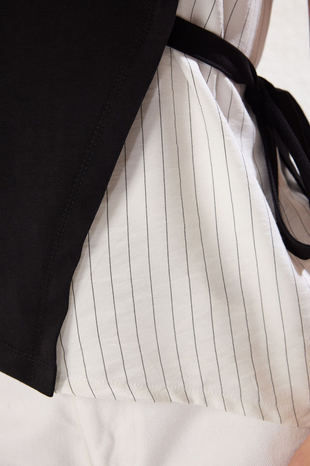 Siyah*001 Pilise ve Baglama Detayl? Relaxed/Rahat Kal?p Orme Bluz TWOSS25BZ00094