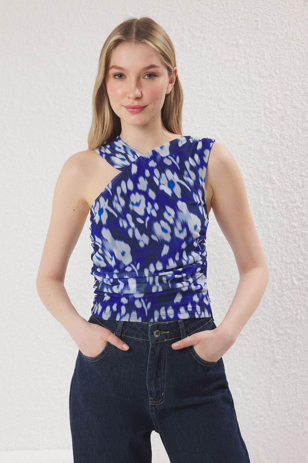 Trendyolmilla Cok Renkli Asimetrik Yaka Fitted/Vucuda Oturan Esnek Orme Bluz TWOSS25BZ00017  фото 7