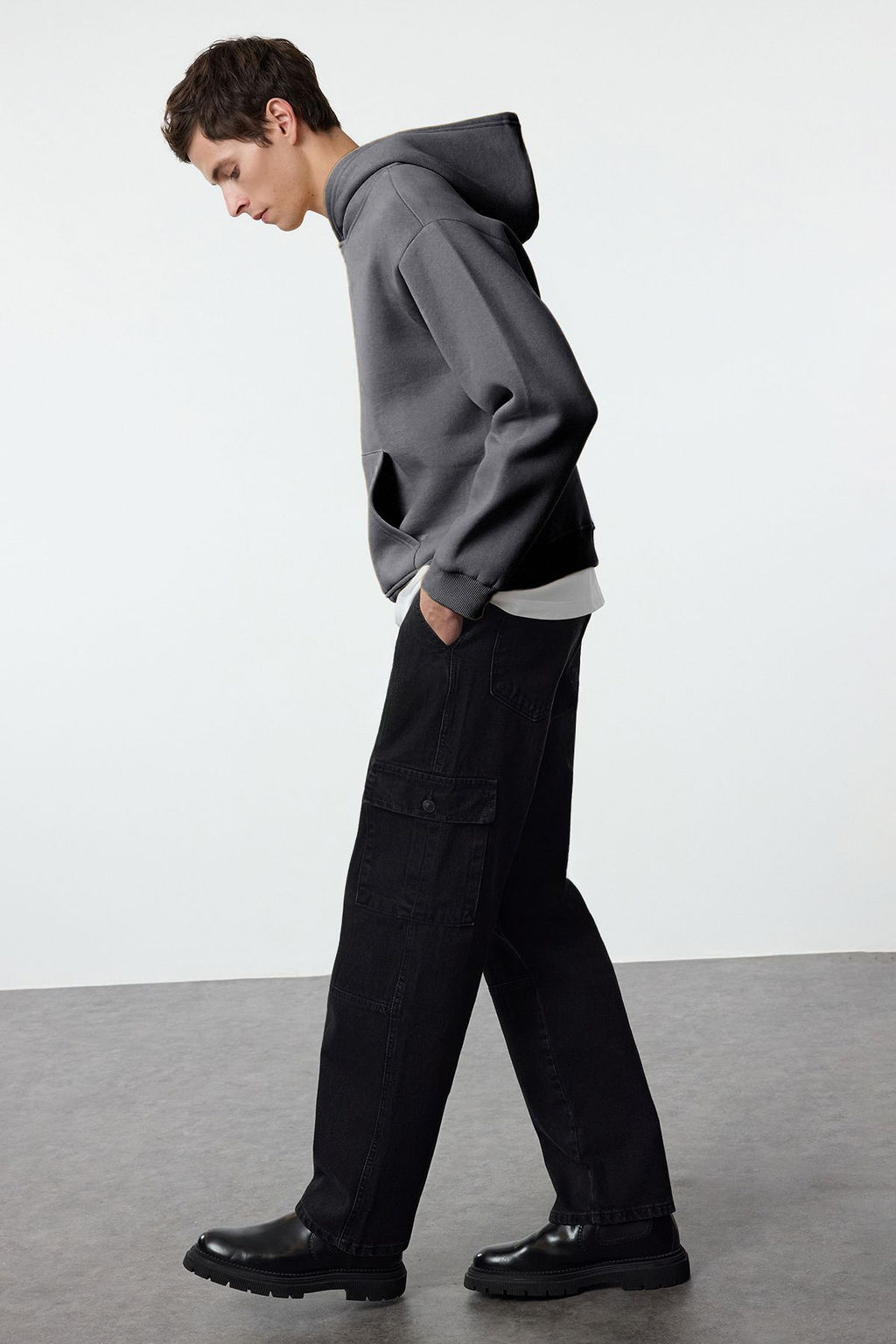 Antrasit Oversize/Genis Kesim S?rt? Nak?s Detayl? Kapusonlu Sweatshirt TMNAW25SW00142