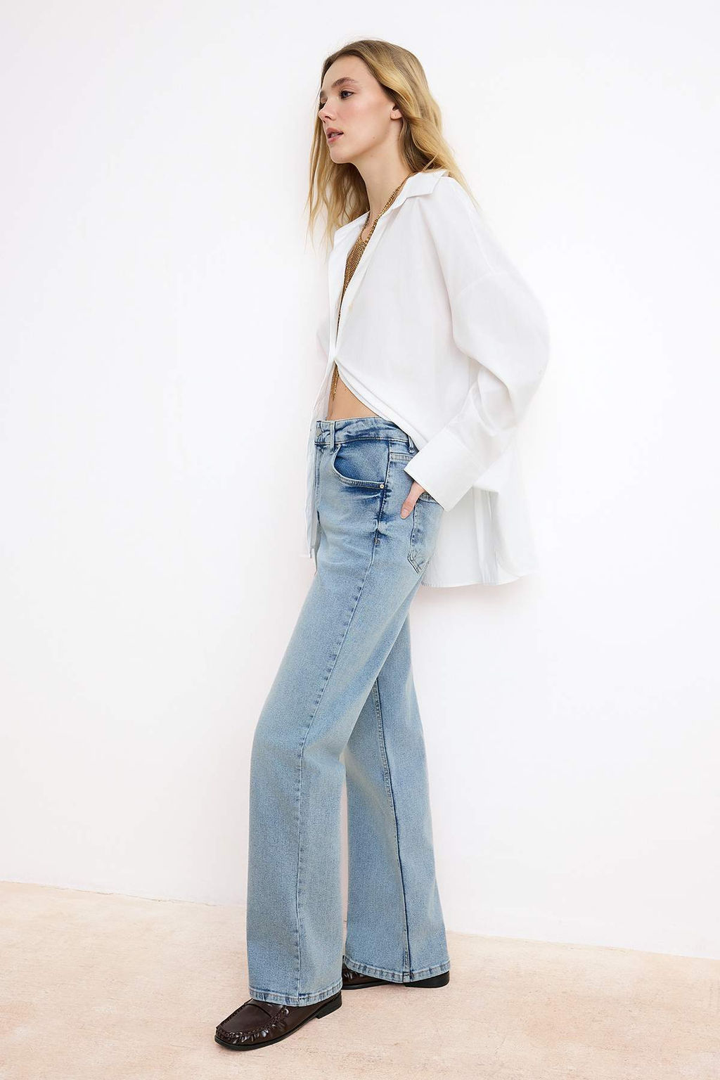 Mavi Yuksek Bel Straight Az Esnek Duz Kesim Jeans TWOSS26JE00100 - Trendyolmilla фото 4