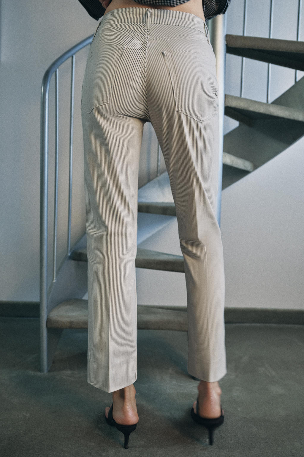 JEANS ZW COLLECTION BOOTCUT CROPPED FLARE TIRO MEDIO / Crudo / Vigor? - Zara фото 3