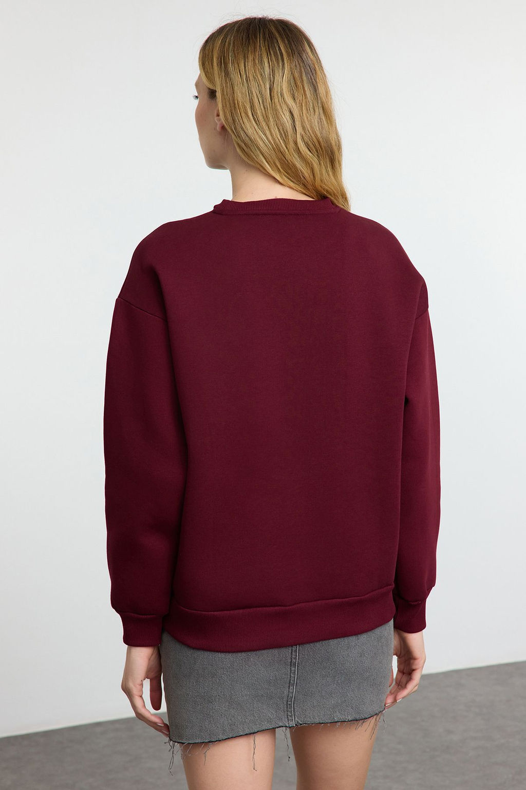 TRENDYOLMILLA Bordo Kal?n Ici Polarl? Oversize/Rahat Kesim Slogan Nak?sl? Orme Sweatshirt TWOAW25SW00030  фото 10